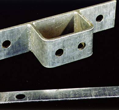 Rear plate for tubular posts perforated for Highway steel guardrails